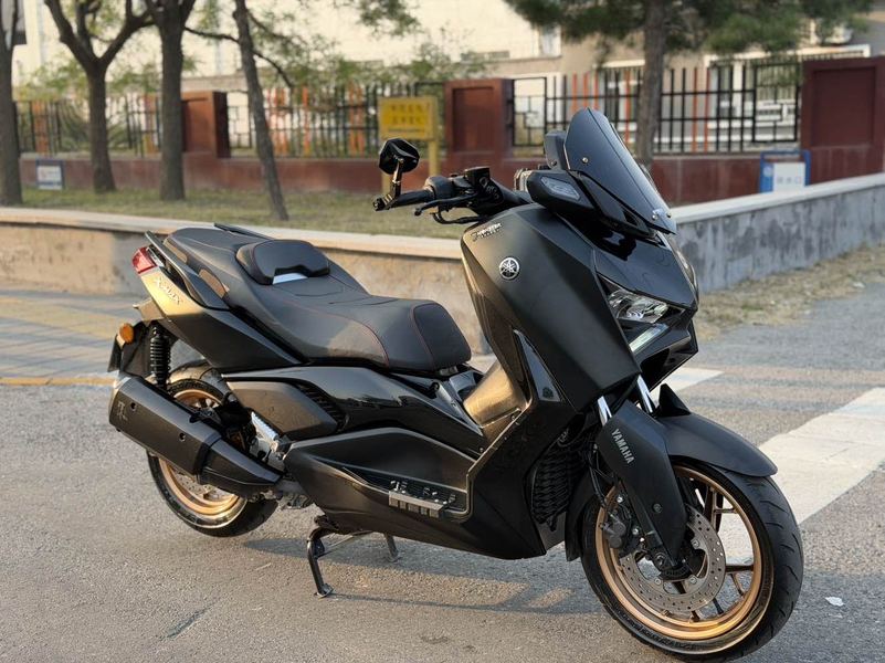 雅马哈 XMAX