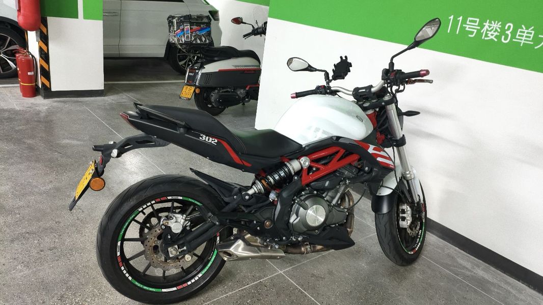 贝纳利 蓝宝龙 BN302S