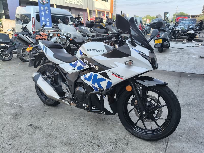 豪爵铃木 GSX250R
