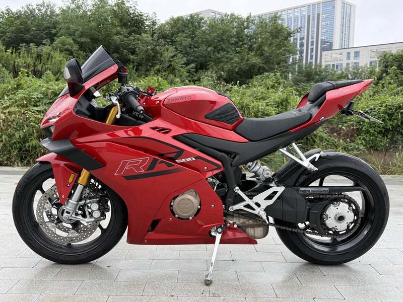 张雪机车 500RR