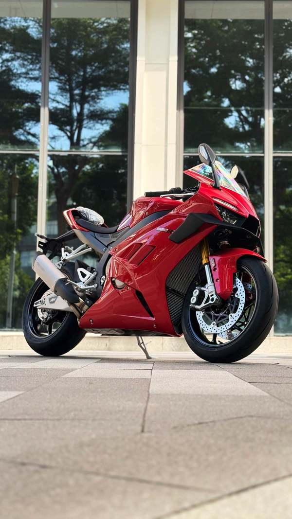 张雪机车 820RR