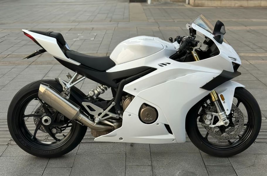 张雪机车 500RR