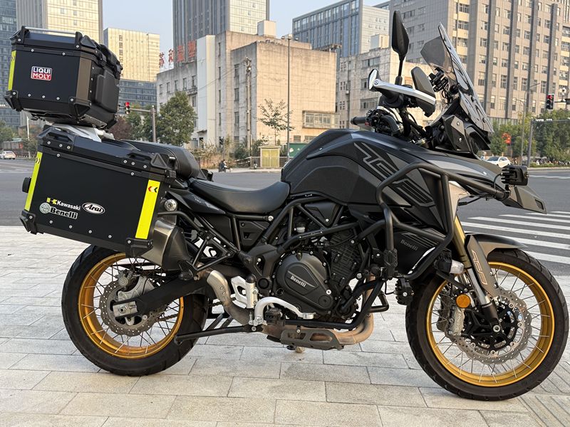 贝纳利 TRK702