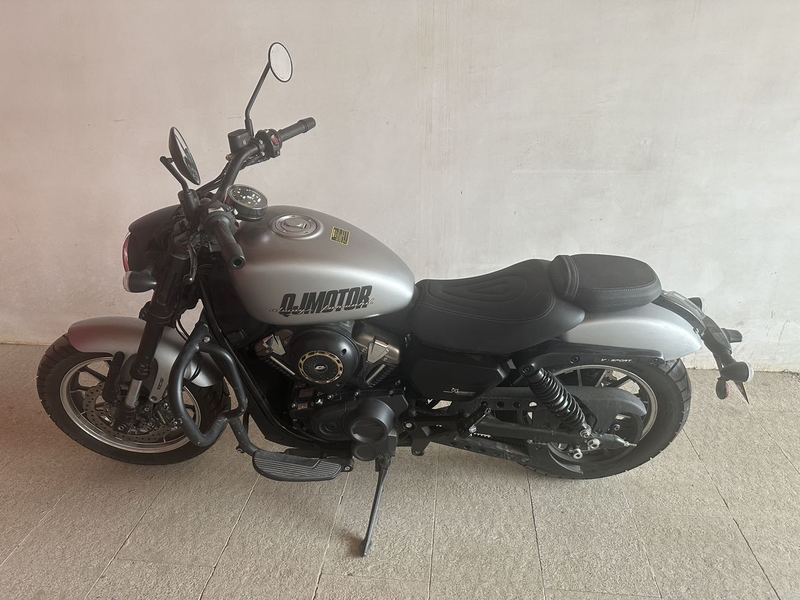 QJMOTOR 闪300S