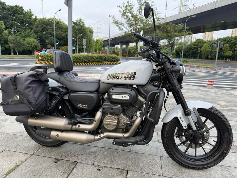 QJMOTOR 闪300S