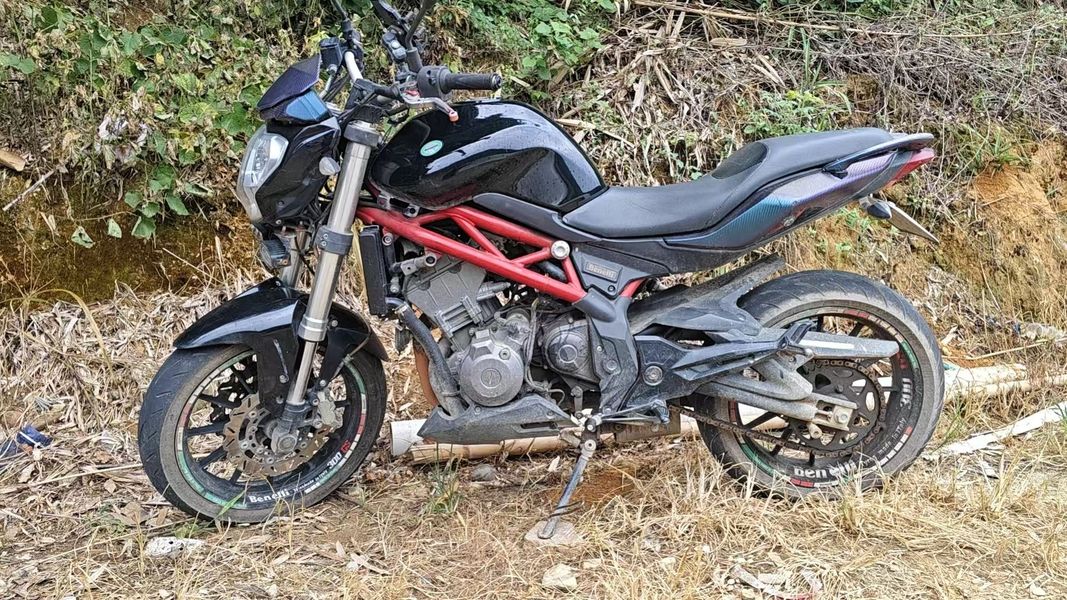 贝纳利 302 Touring