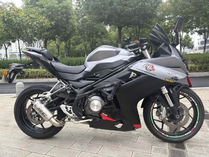 贝纳利 龙卷风 Tornado 302R