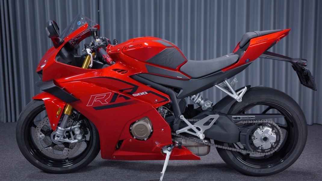张雪机车 500RR