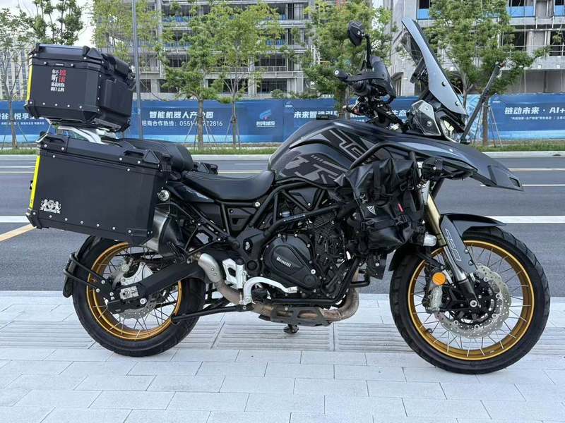 贝纳利 TRK702