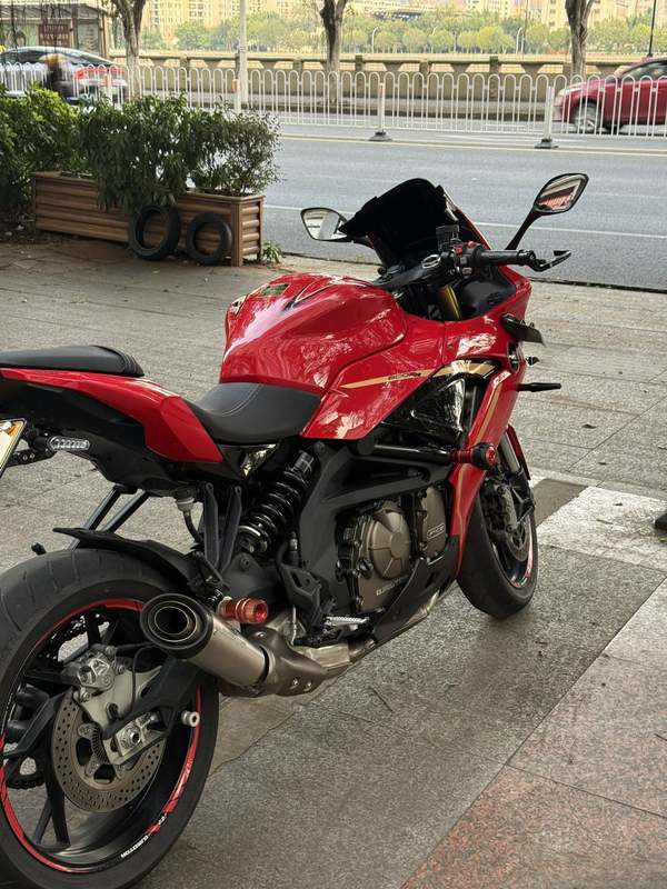 QJMOTOR 赛600