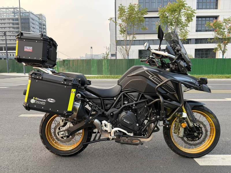 贝纳利 TRK702