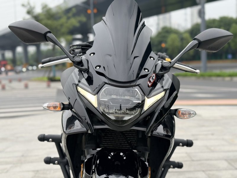 豪爵铃木 GSX250R