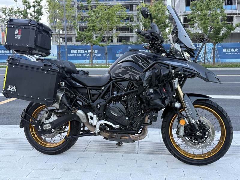 贝纳利 TRK702