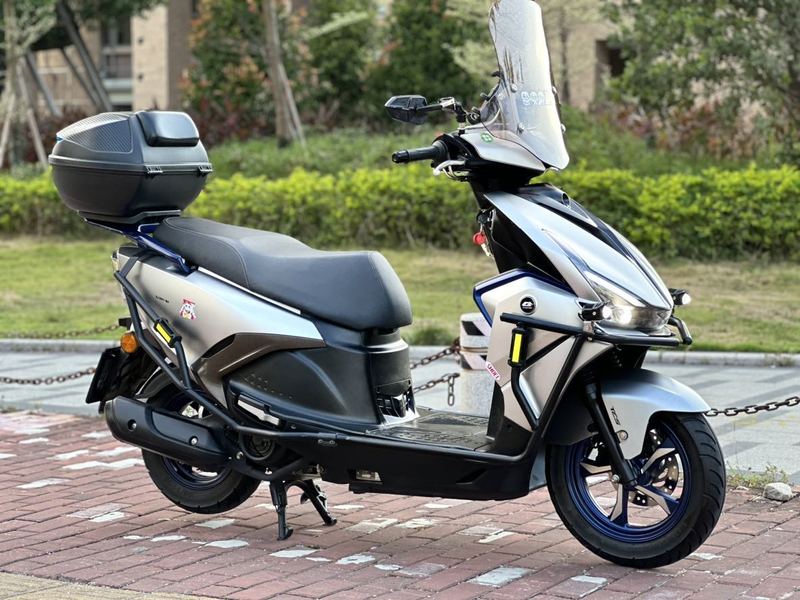 QJMOTOR 鸿125
