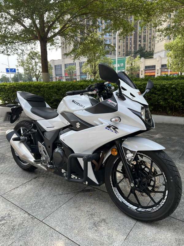 豪爵铃木 GSX250R