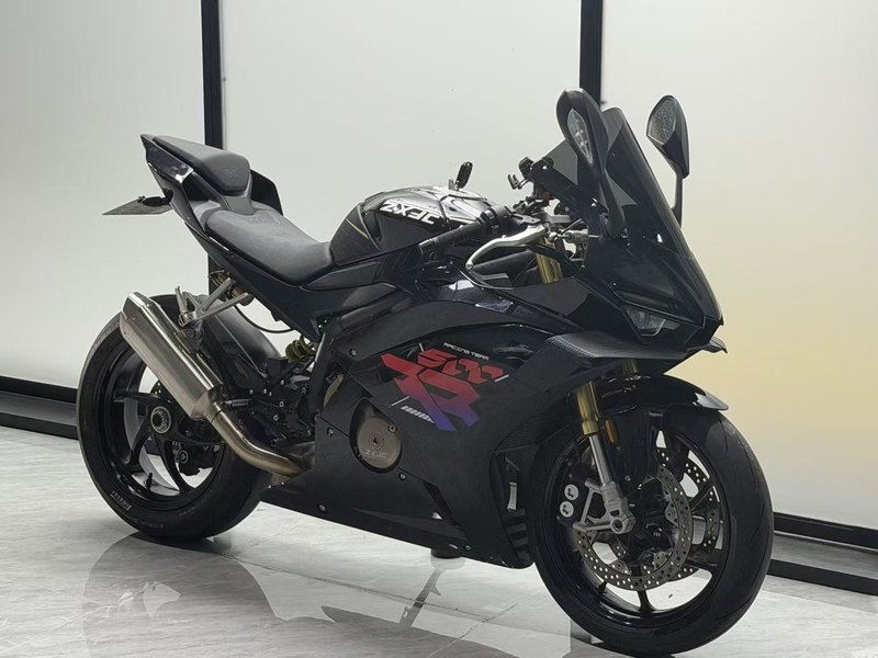 张雪机车 500RR
