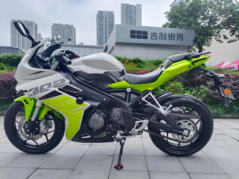 贝纳利 龙卷风 Tornado 302R