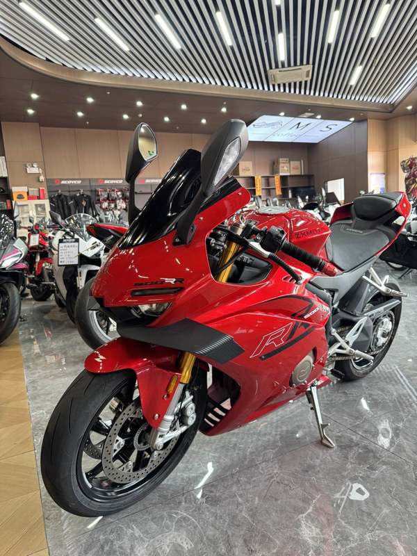张雪机车 500RR