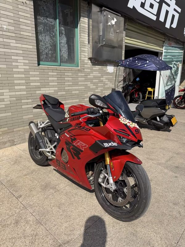 张雪机车 500RR