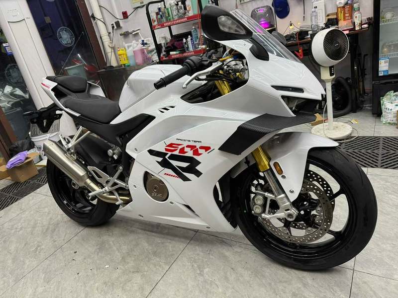 张雪机车 500RR