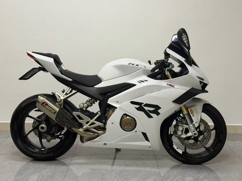 张雪机车 500RR