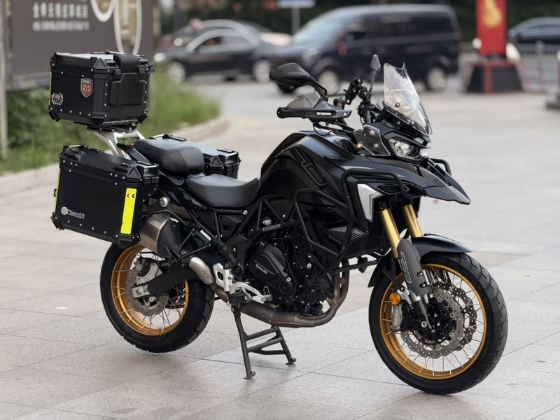 贝纳利 TRK702