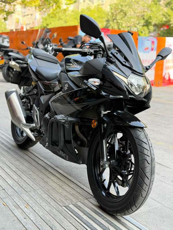 豪爵铃木 GSX250R