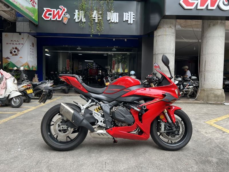 QJMOTOR 赛800