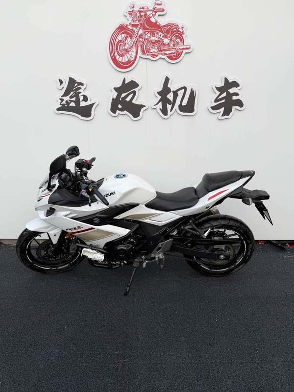 豪爵铃木 GSX250R