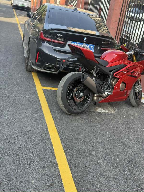 张雪机车 500RR