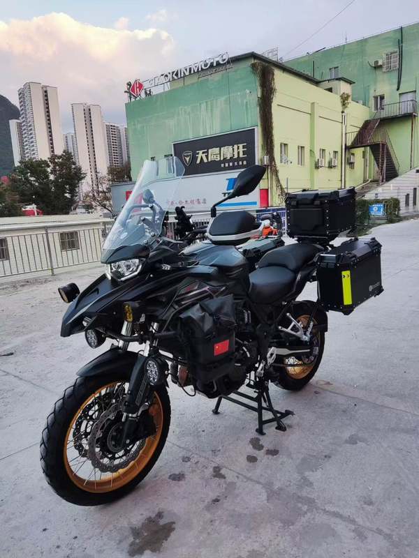贝纳利 TRK552