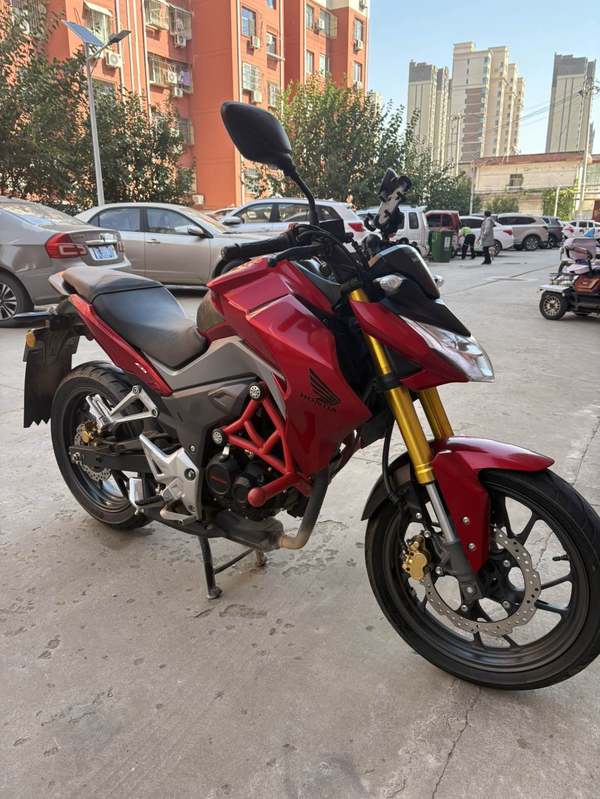 五羊本田 CB190R 暴锋眼