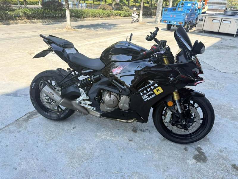 QJMOTOR 赛600