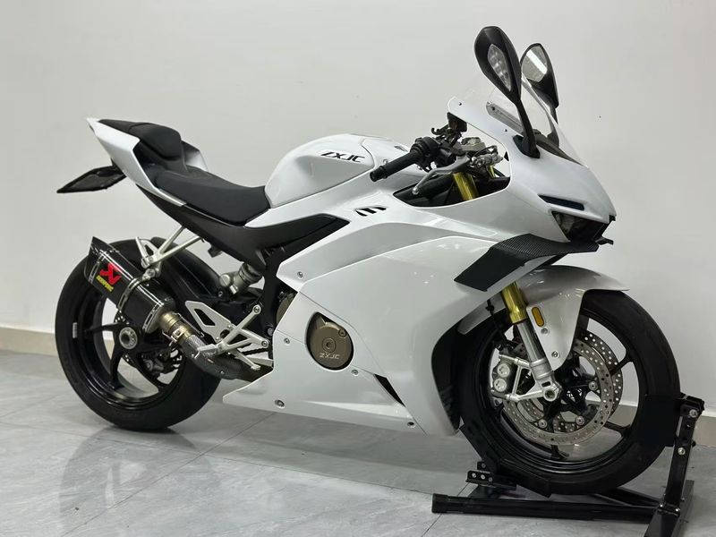 张雪机车 500RR