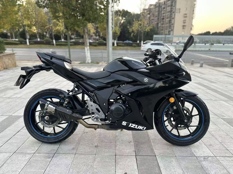 豪爵铃木 GSX250R