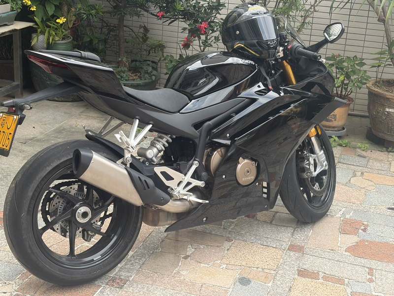 张雪机车 500RR