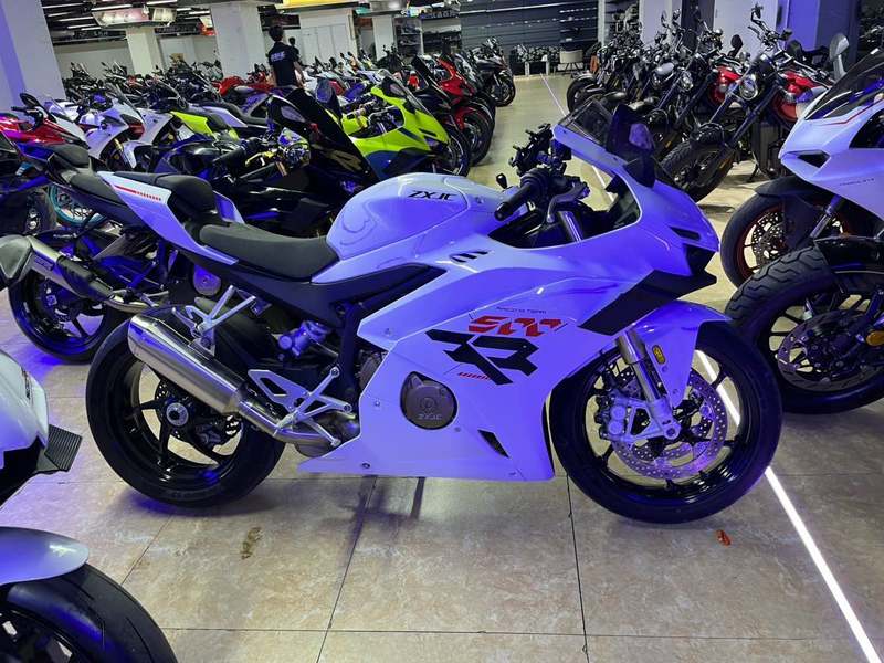 张雪机车 500RR