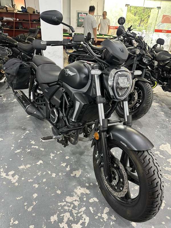 豪爵 TR300