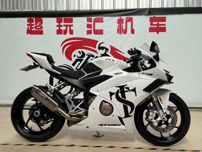 张雪机车 500RR