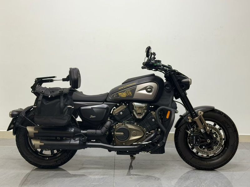 QJMOTOR 闪600