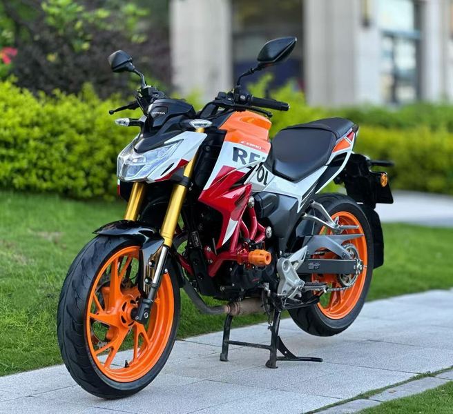 五羊本田 CB190R 暴锋眼