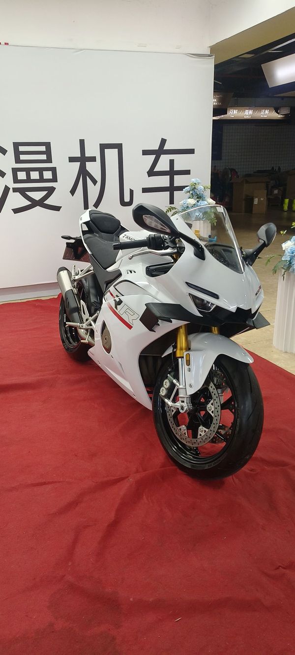 张雪机车 500RR