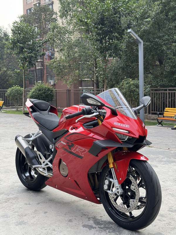 张雪机车 500RR