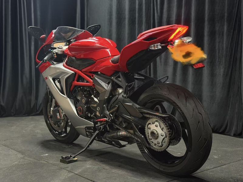 奥古斯塔 F3 800