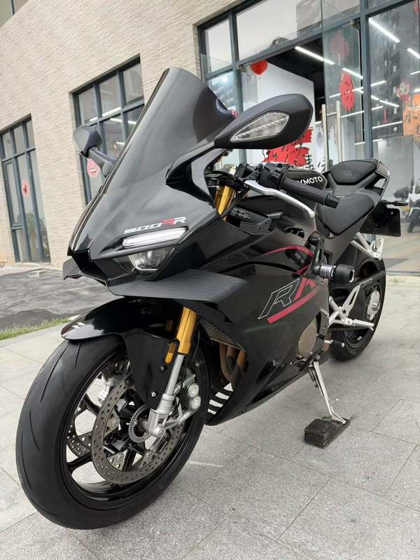 张雪机车 500RR