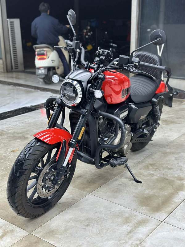 QJMOTOR 闪300S