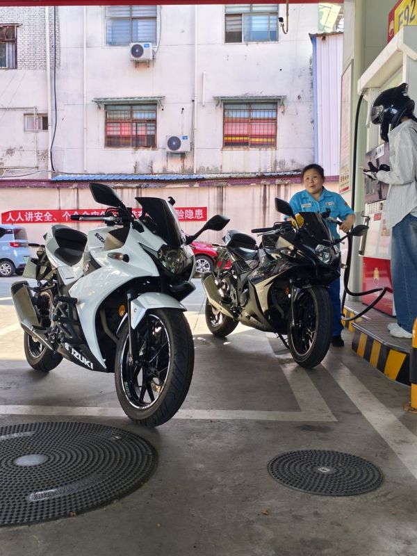 豪爵铃木 GSX250R