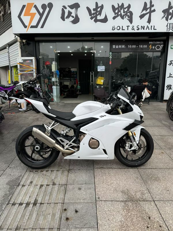张雪机车 500RR