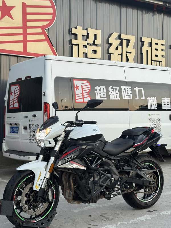 贝纳利 TNT600i