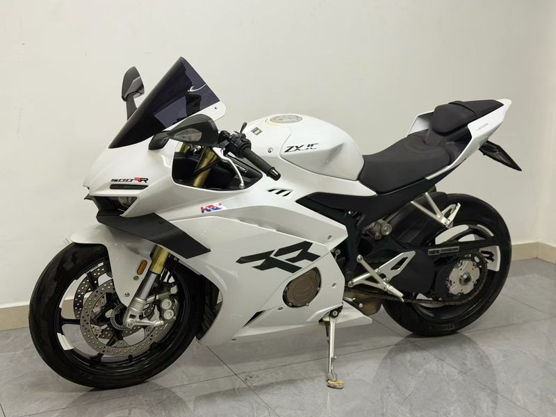 张雪机车 500RR